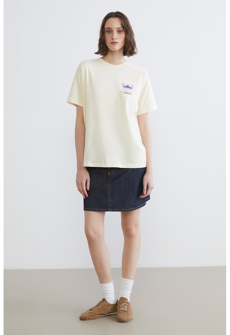 Tricou lejer cu imprimeu Stitch si text - Galben pal