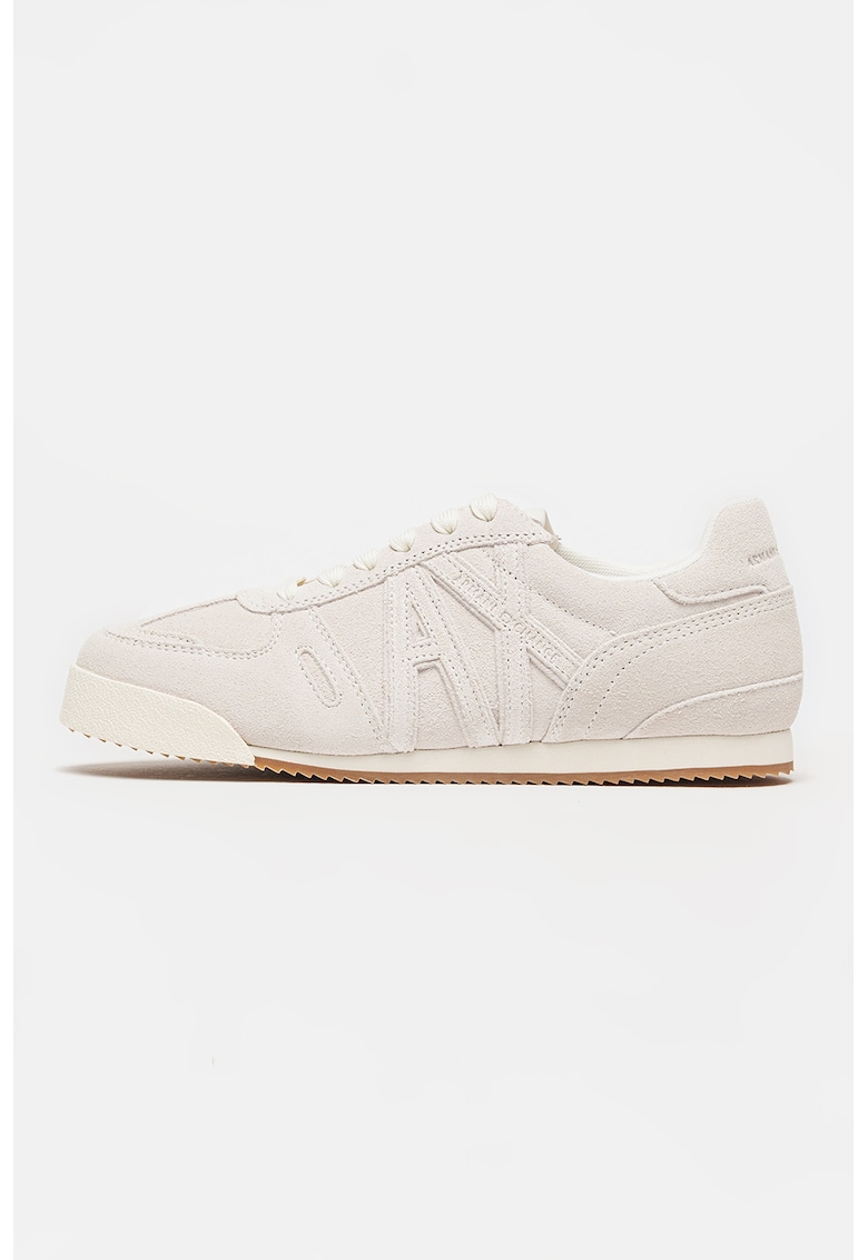 Pantofi sport de piele intoarsa cu monograma in relief - Ecru
