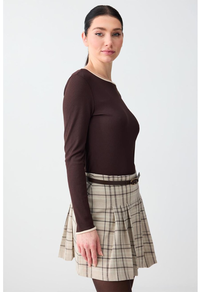 Bluza cu decolteu barcuta - Maro inchis