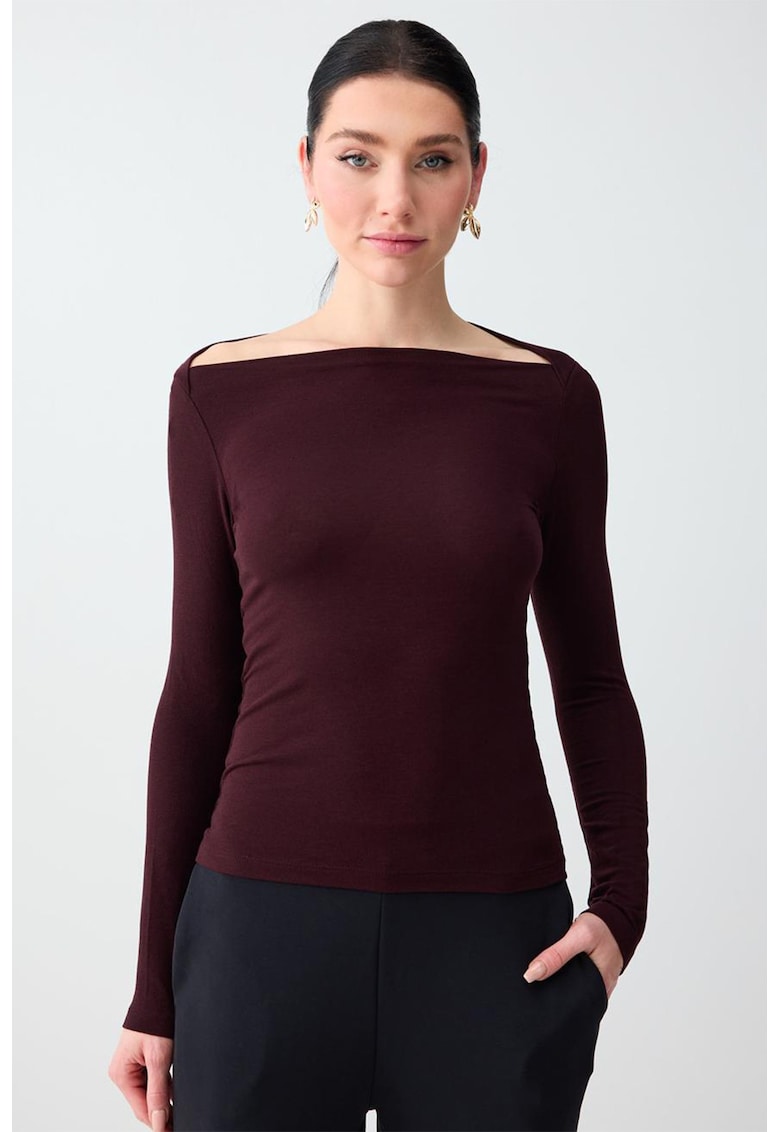 Bluza cambrata cu decolteu barcuta - Visiniu