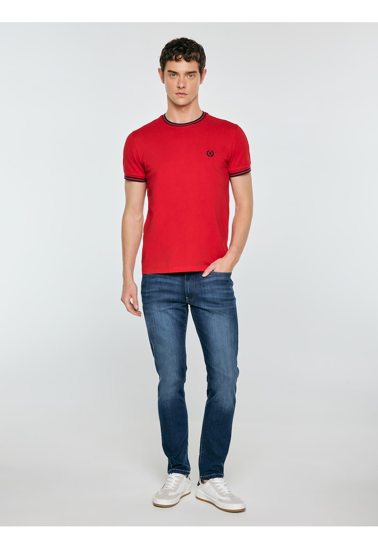 Tricou regular fit cu decolteu la baza gatului