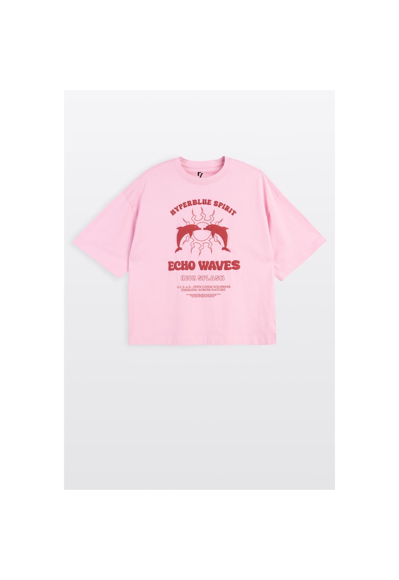 Tricou cu grafica si dcolteu la baza gatului