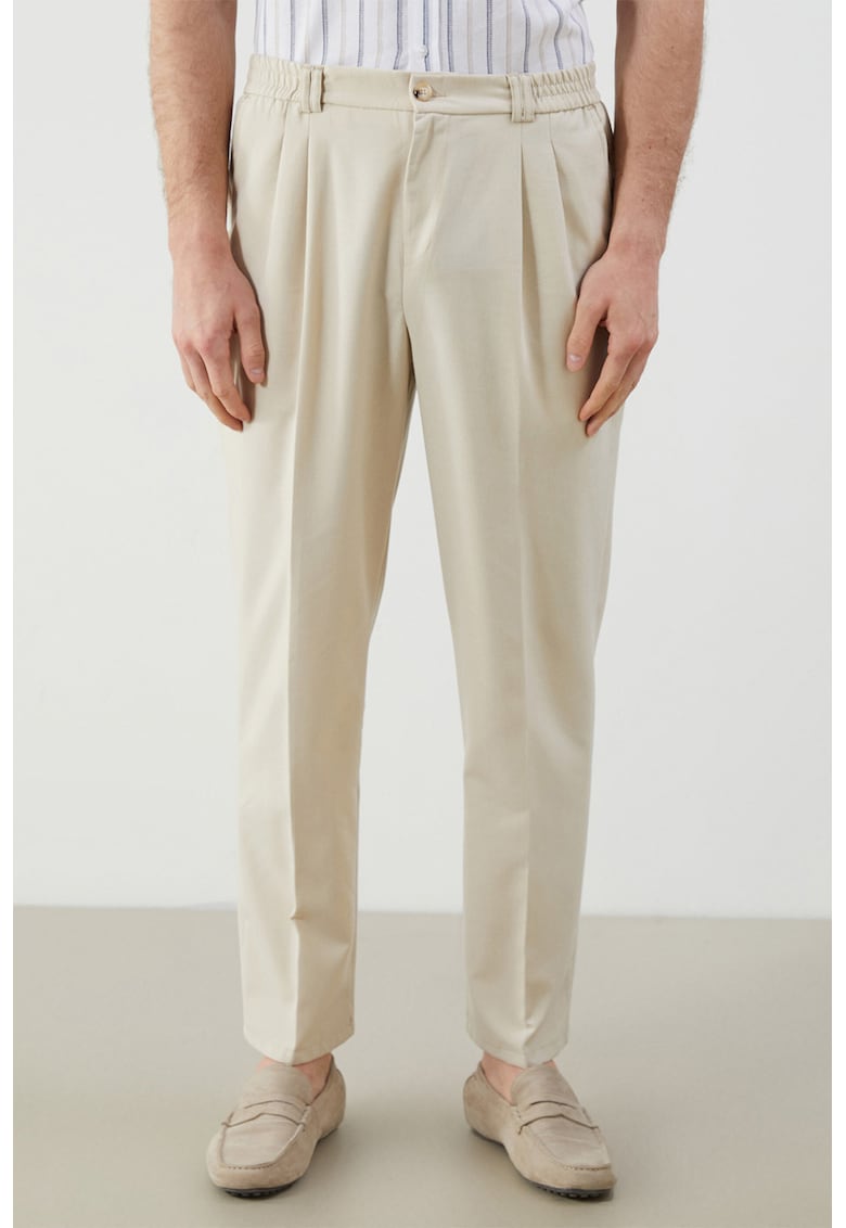 Pantaloni eleganti regular fit cu pliuri inversate frontale - Crem