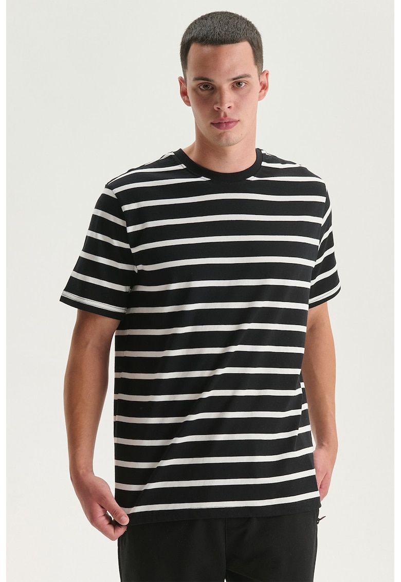 Tricou cu decolteu la baza gatului si model in dungi - Alb/Negru
