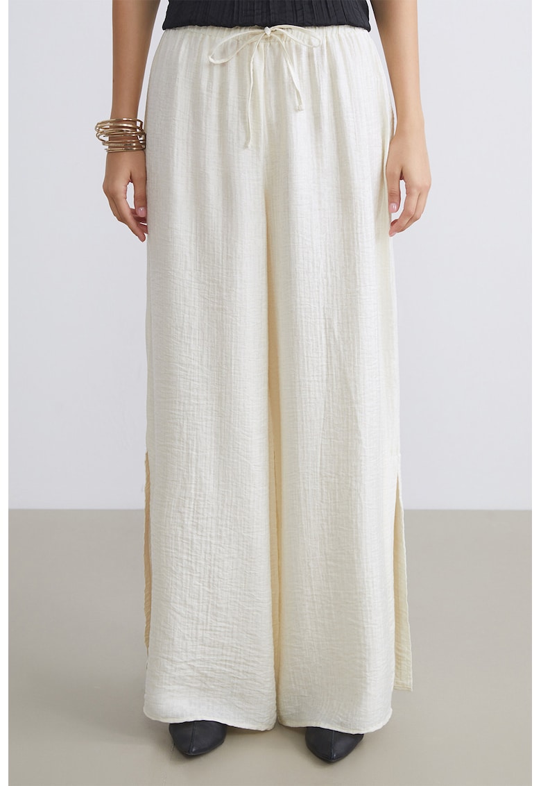 Pantaloni cu croiala ampla - snur - din amestec de lyocell cu slituri la terminatie - Alb fildes