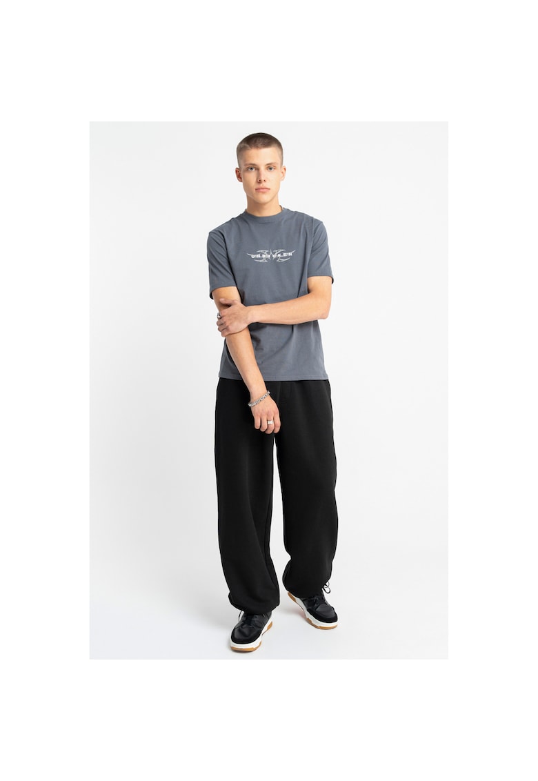 Pantaloni de trening cu croiala lejera si buzunare