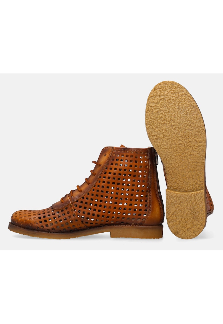 Ghete din piele cu design perforat