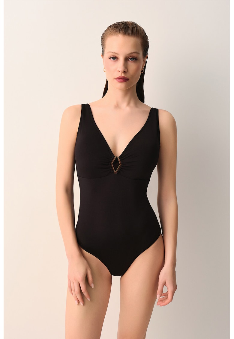 Costum de baie intreg cu decupaj pe partea din spate si detaliu metalic - Negru