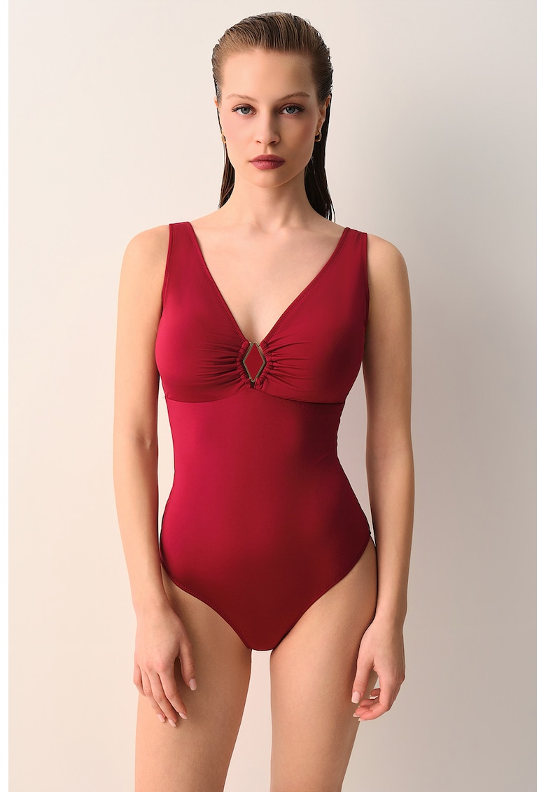 Costum de baie intreg cu decupaj pe partea din spate si detaliu metalic - Rosu vintage