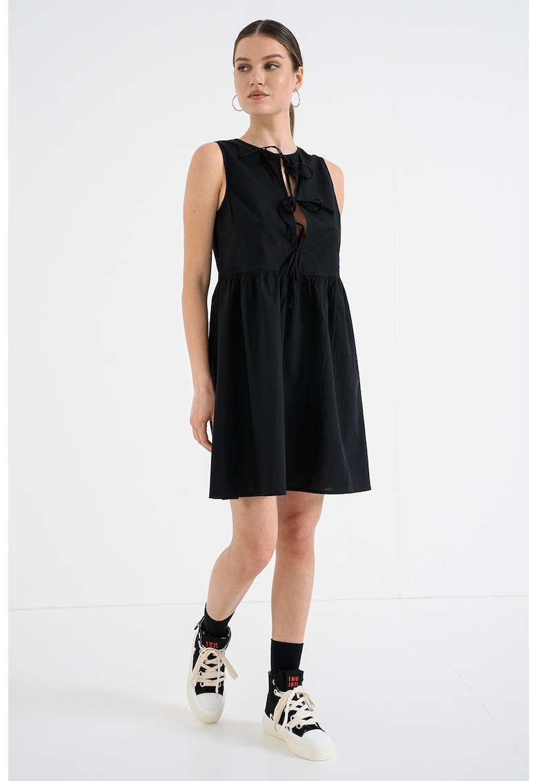 Rochie evazata din bumbac organic cu prindere cu snururi pe partea din fata - Negru