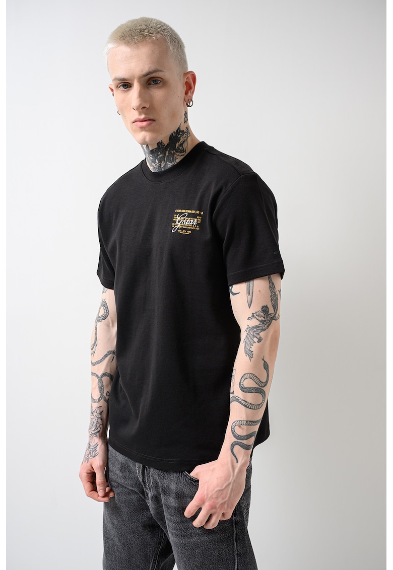 Tricou slim fit cu decolteu la baza gatului - Negru