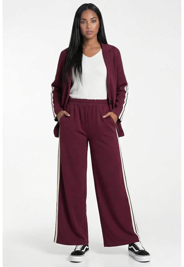 Costum de dama M1311 - bordeaux - croiala dreapta - 4 buzunare - material elastic