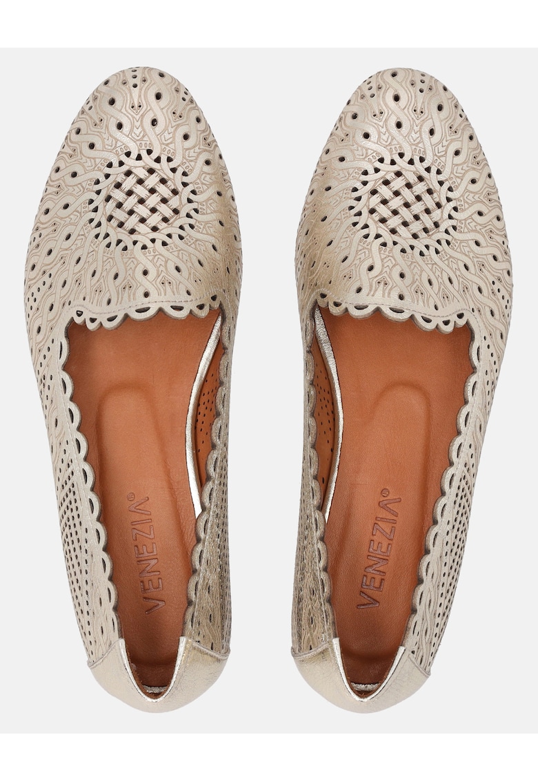 Pantofi loafer cu aspect metalic si model