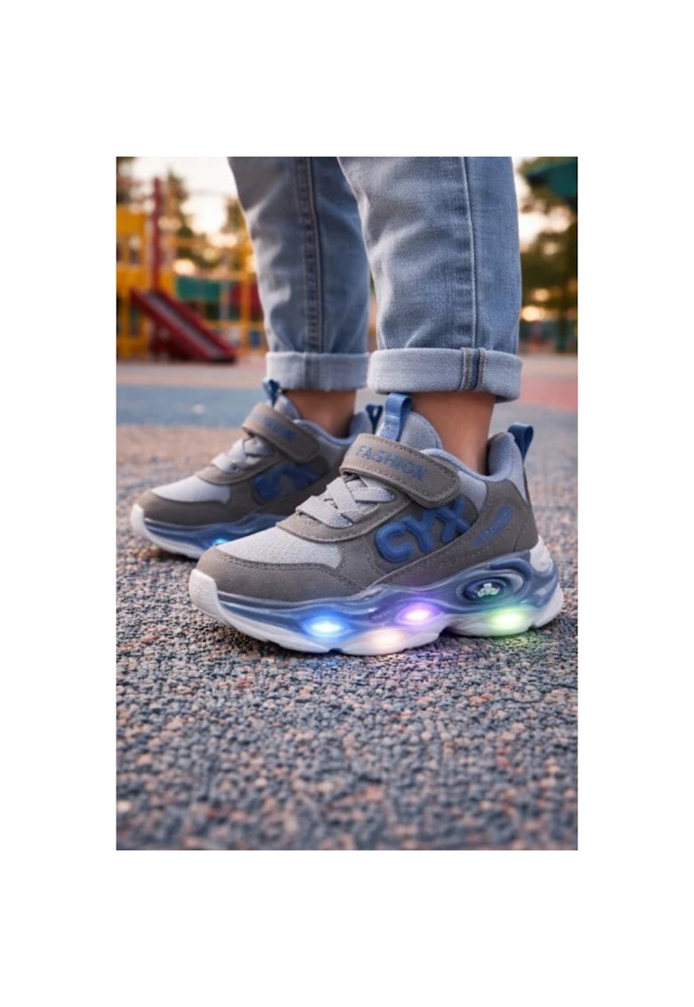 Adidasi gri cu luminite pentru baieti CYX - Gri