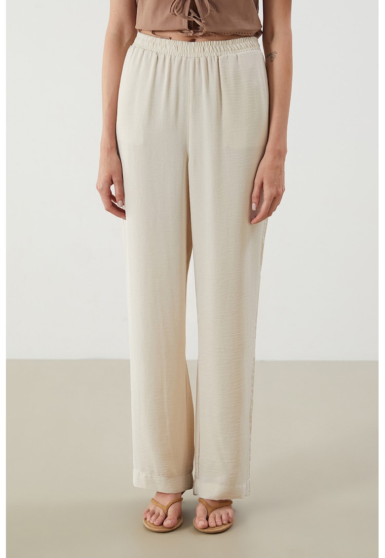Pantaloni drepti cu buzunare - Bej deschis