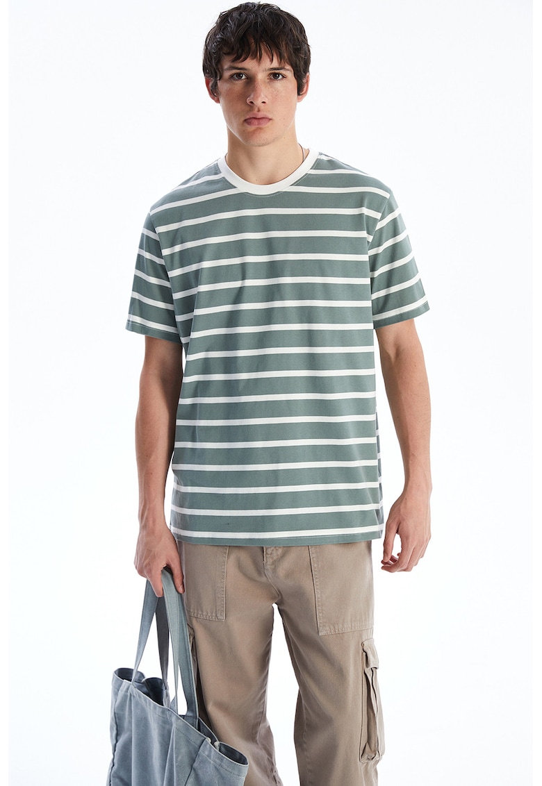 Tricou cu decolteu la baza gatului si model in dungi - Alb/Verde englez