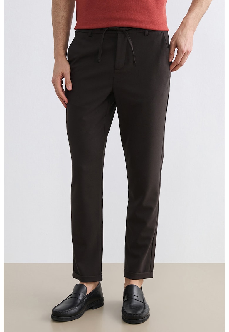 Pantaloni slim fit cu snur de ajustare - Maro