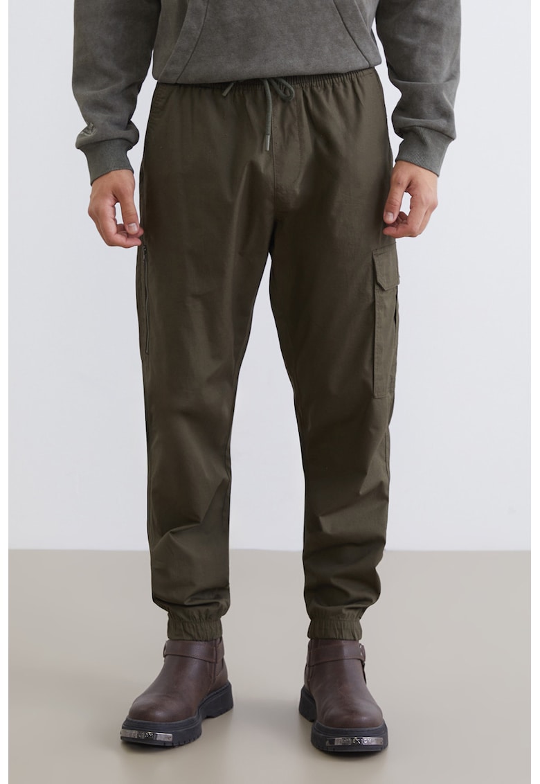Pantaloni conici cargo - Maro