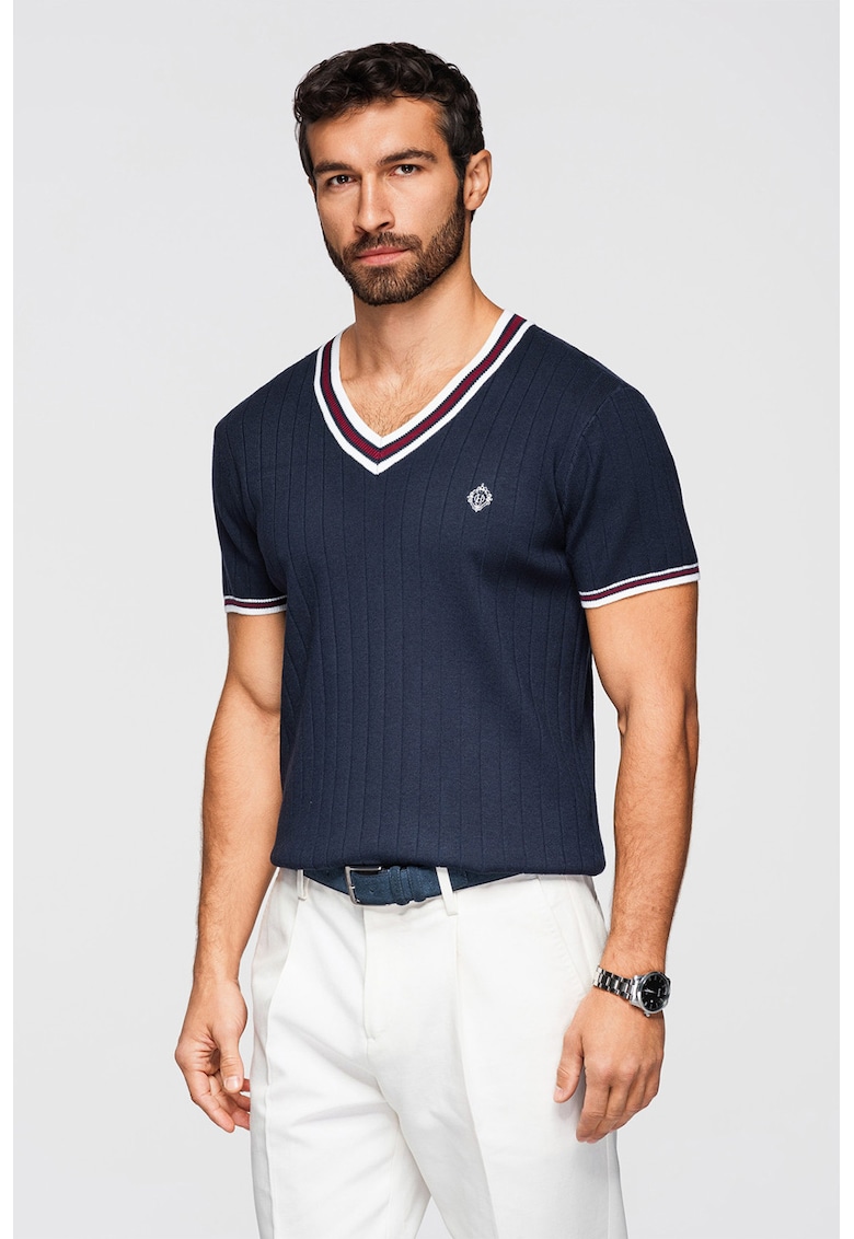 Tricou striat cu decolteu in V si detaliu cu broderie discreta - Bleumarin