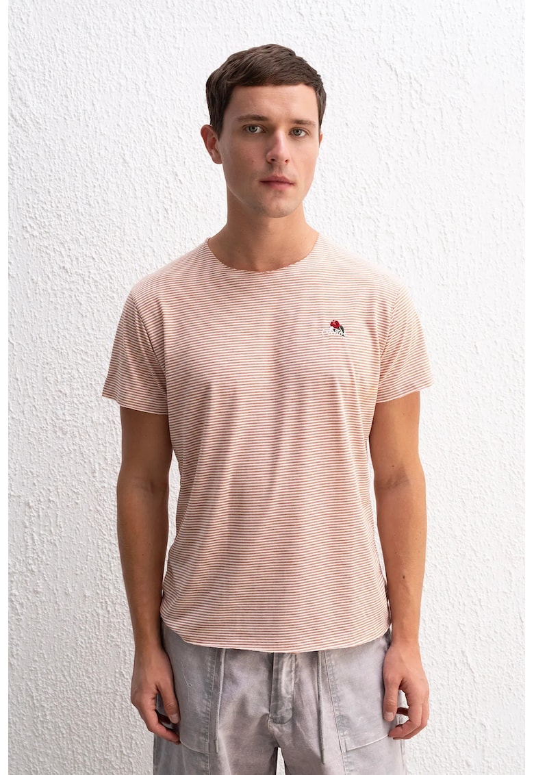 Tricou barbati - guler rotund - brodat - rosu - poliester