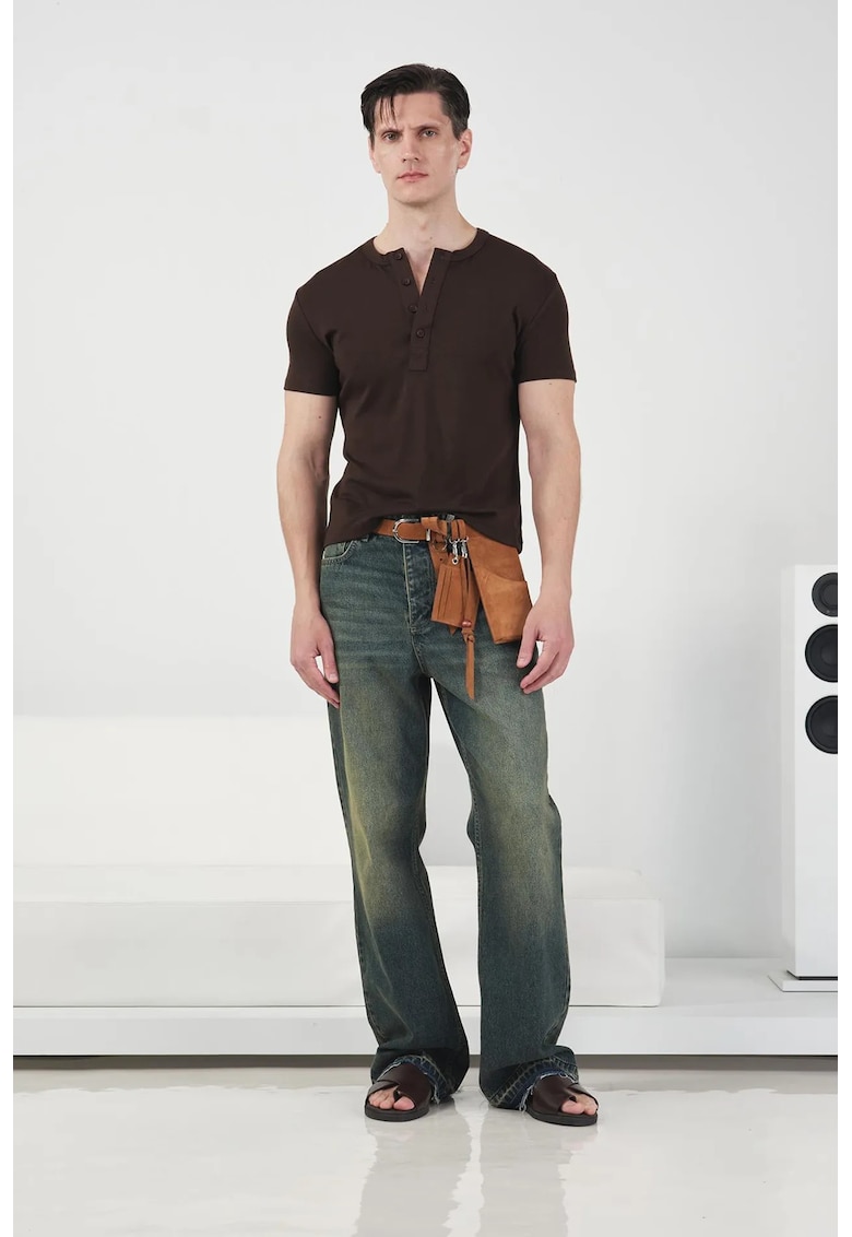 Tricou barbati - slim fit - cu guler rotund - maro - 100% bumbac