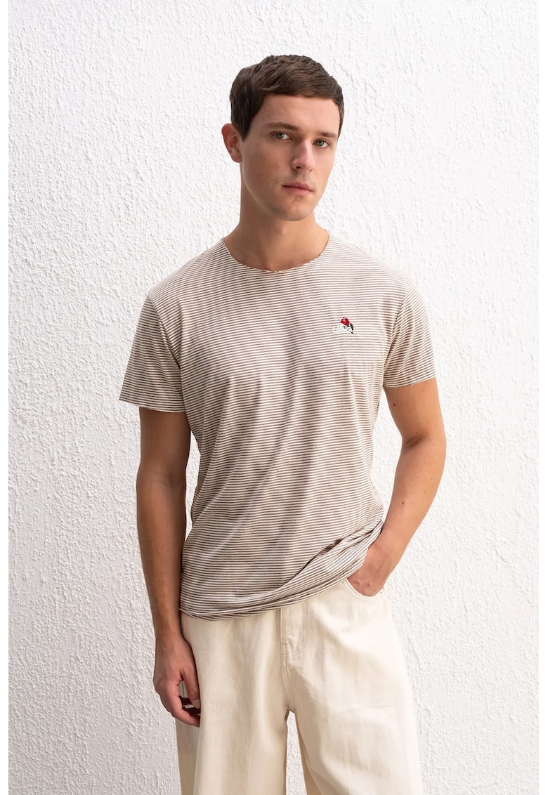 Tricouri barbati - tricou cu guler rotund - dungi - broderie - maro - poliester