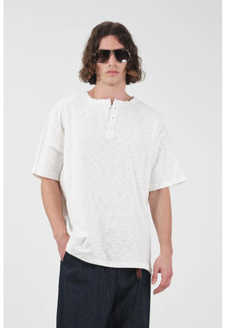 Tricouri barbati - tricou cu guler rotund - detalii nasturi - alb - 100% bumbac