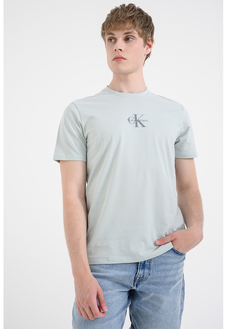 Tricou cu decolteu la baza gatului si logo - Verde masliniu pal