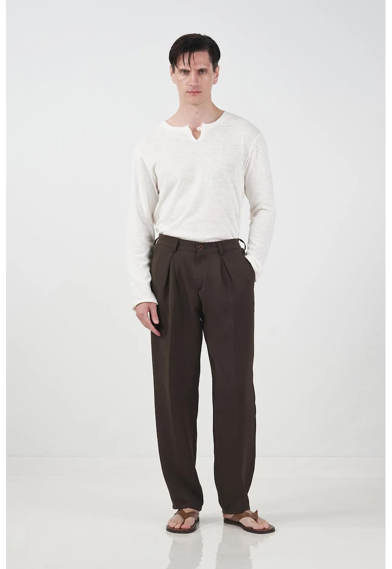 Pantaloni barbati - croiti cu pliuri - talie medie - maro - poliester