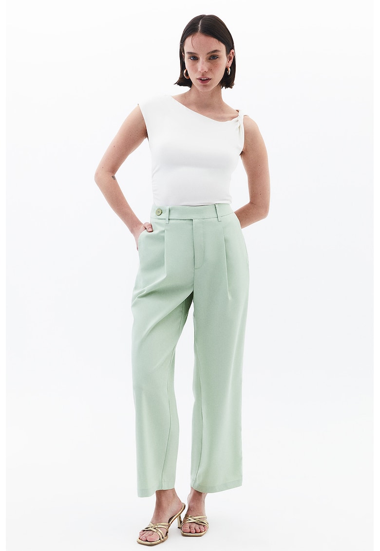 Pantaloni cu croiala ampla si pliuri frontale - Verde pal