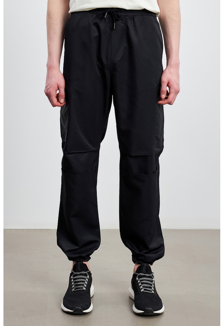 Pantaloni cargo cu croiala conica - Negru
