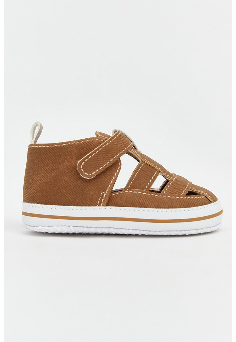 Pantofi cu velcro si decupaje - Maro