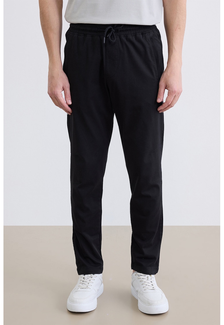 Pantaloni de trening cu buzunare cu fermoar - Negru