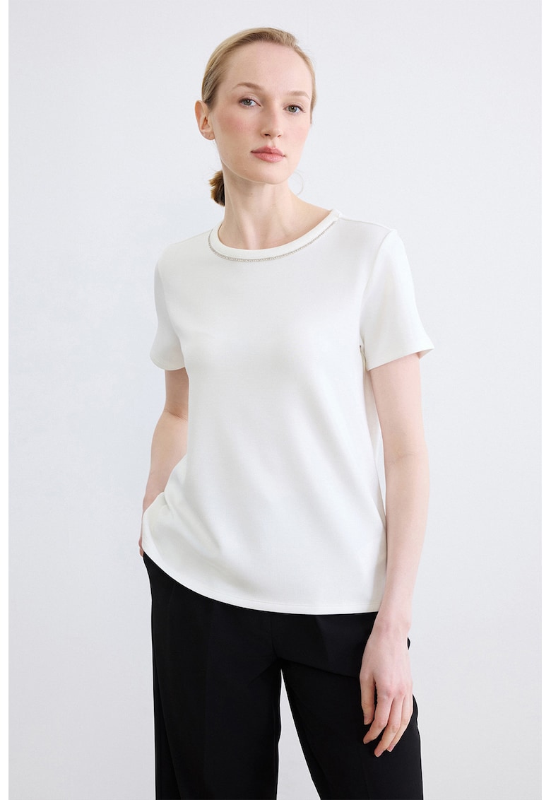 Tricou cu model uni si decolteu cu decoratiuni - Alb murdar