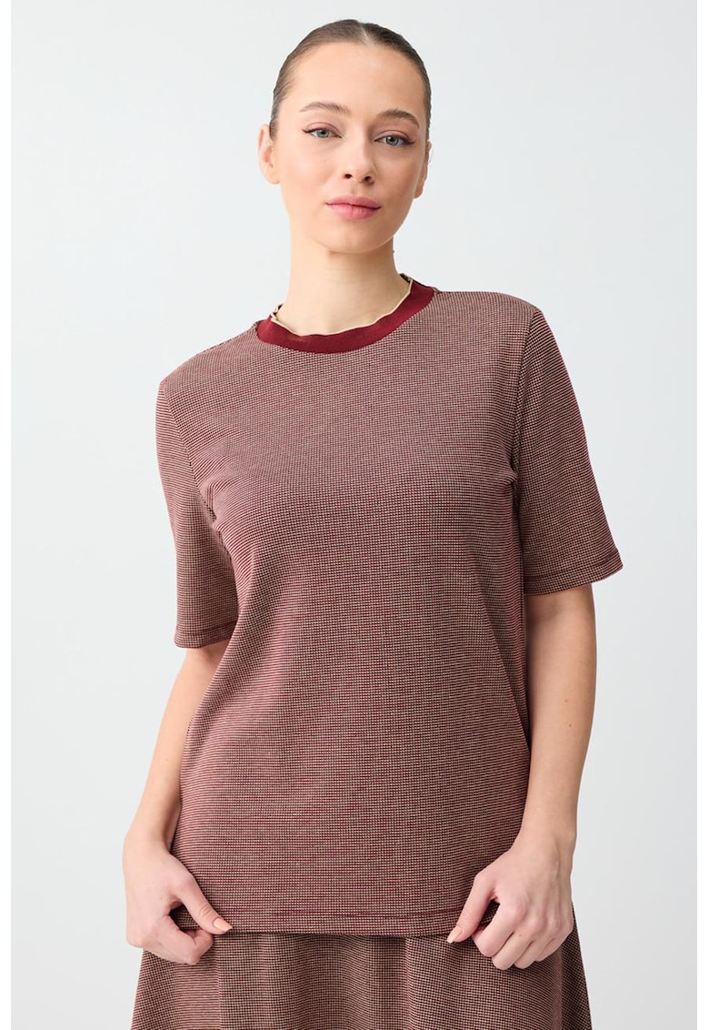 Tricou cu decolteu la baza gatului - Visiniu/Rosu stins
