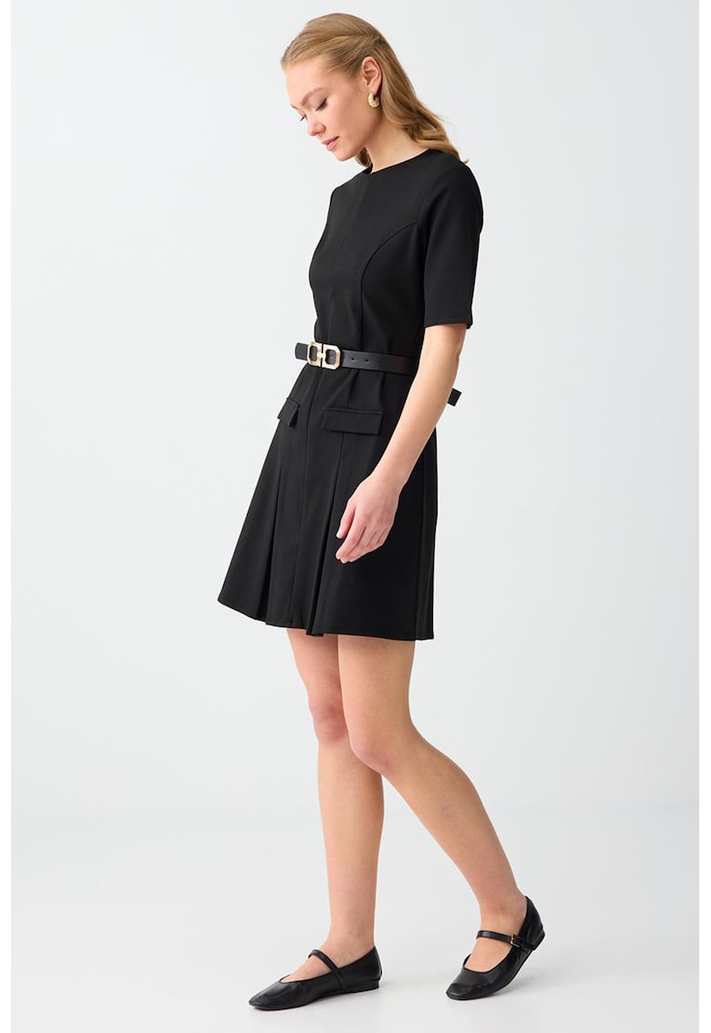 Rochie slim fit cu model plisat - Negru