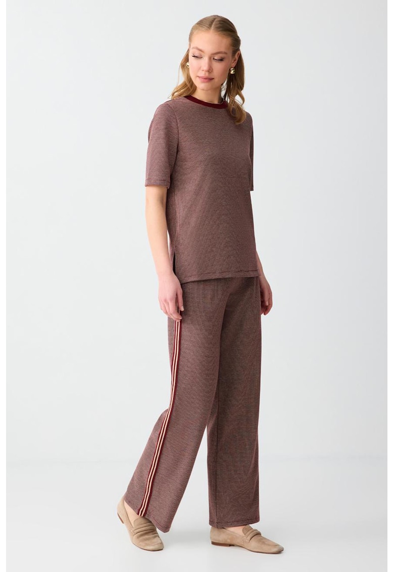 Pantaloni de trening cu croiala dreapta si model in carouri - Alb/Rosu stins