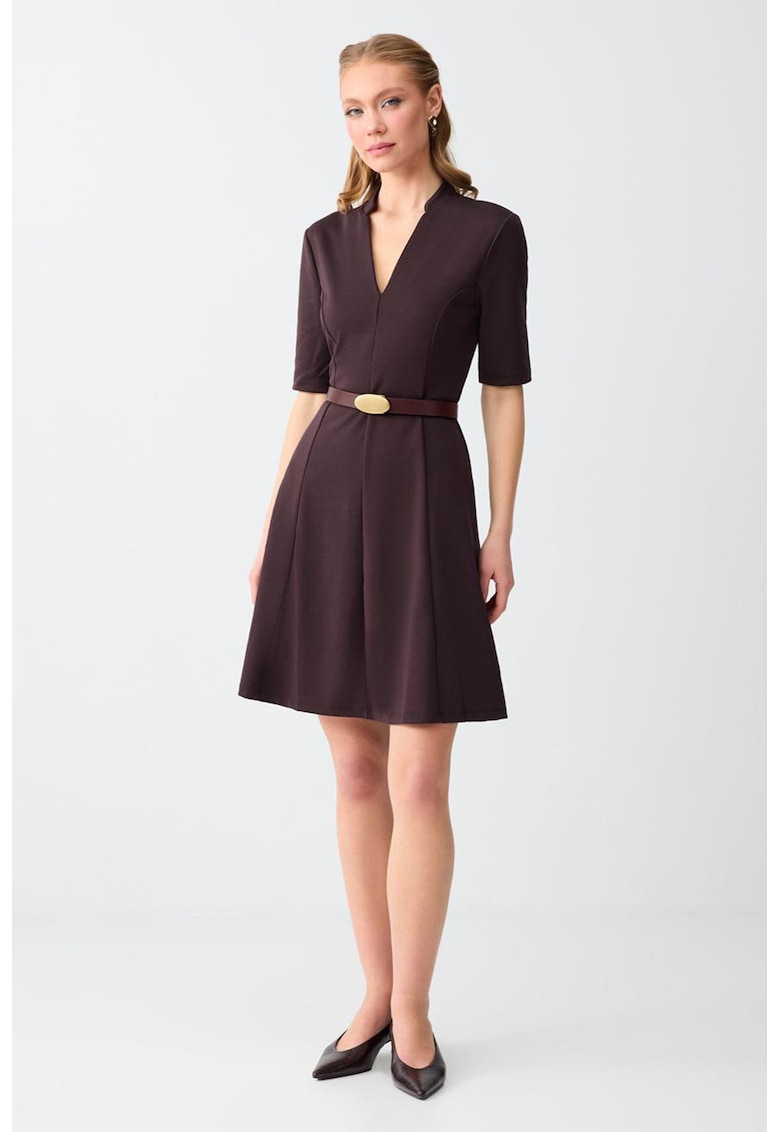 Rochie mini evazata cu decolteu in V - Maro inchis