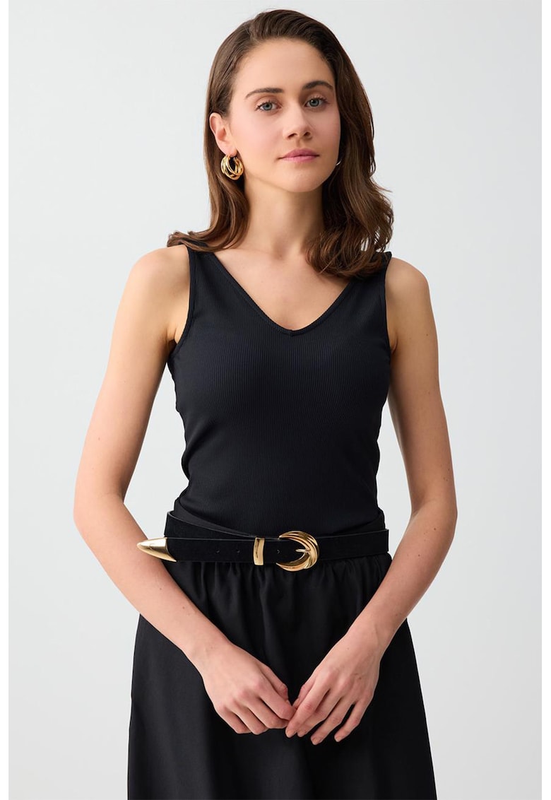 Top slim fit cu decolteu in V