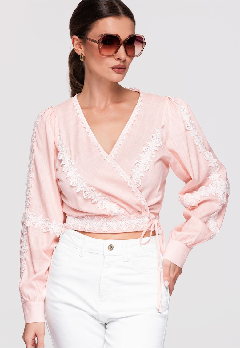 Bluza tip ie cu croiala petrecuta - maneci lungi si aplicatii delicate din dantela - Roz