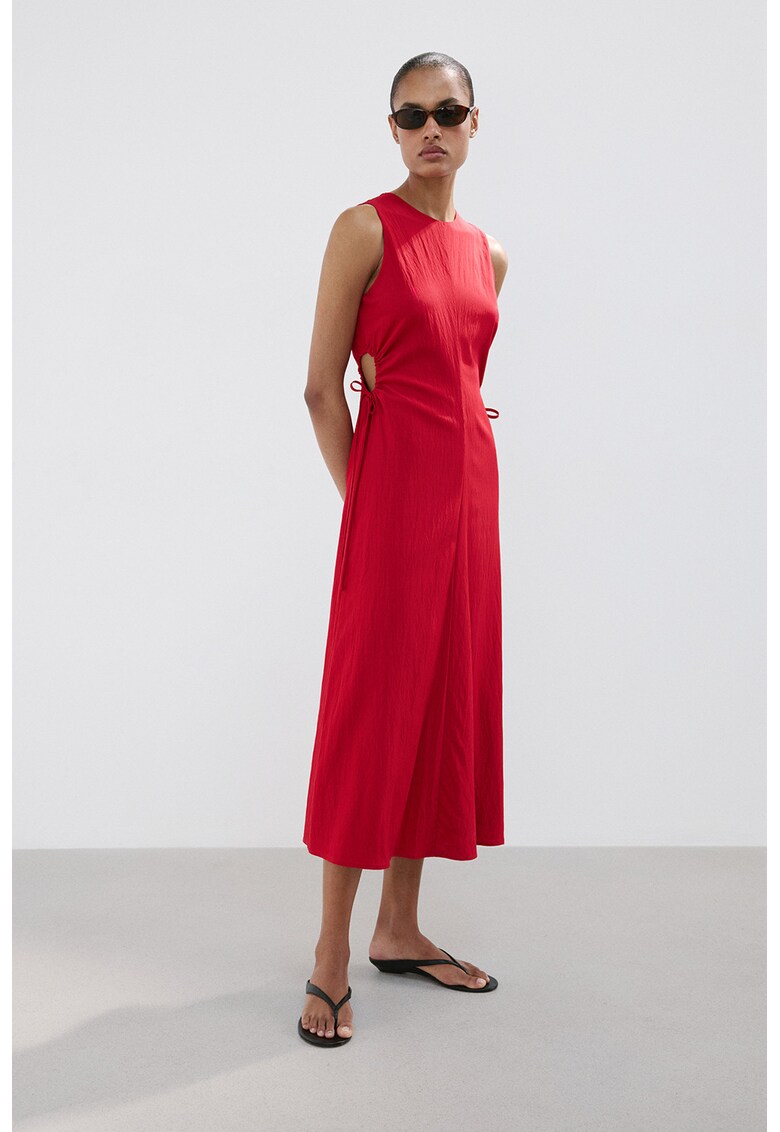 Rochie dreapta cu decupaje si snururi - Rosu