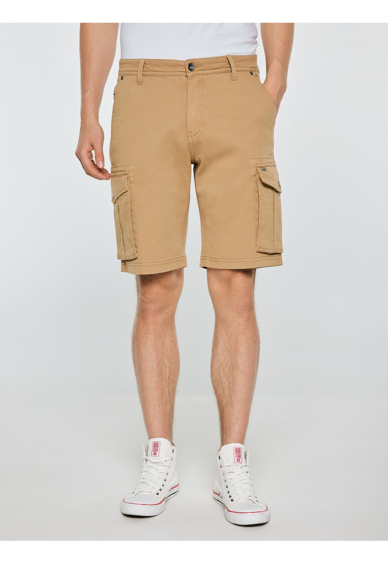 Pantaloni scurti cu buzunare cargo