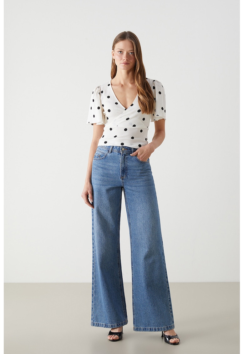 Bluza cu decolteu in V si buline - Alb