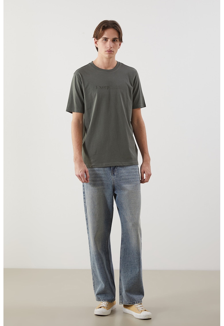 Tricou regular-fit cu imprimeu text discret - Gri carbune