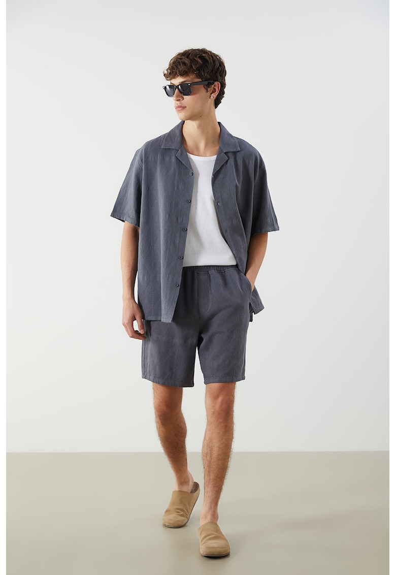 Pantaloni scurti texturati cu buzunare laterale - Gri carbune