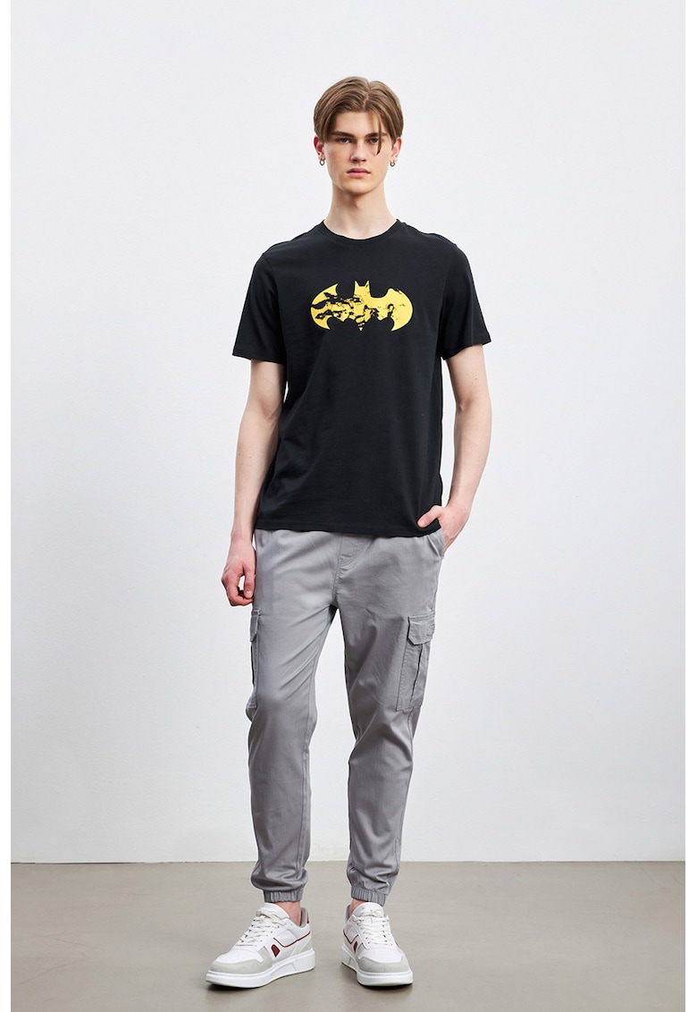 Tricou cu decolteu la baza gatului si imprimeu Batman - Negru