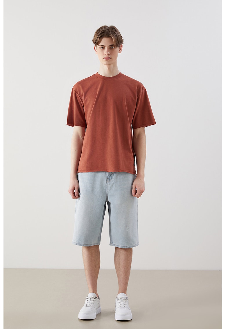Tricou regular-fit cu decolteu la baza gatului - Caramiziu