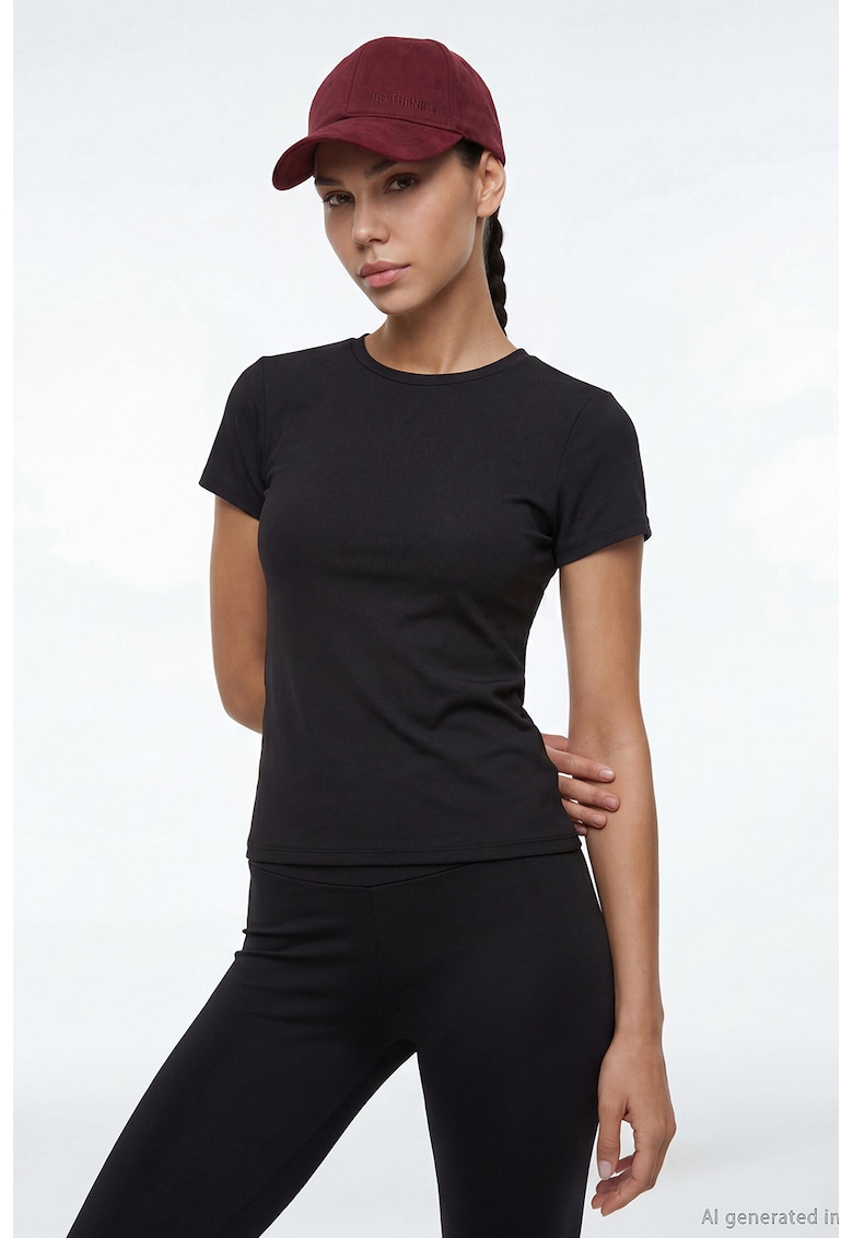 Tricou uni cu decolteu la baza gatului - Negru