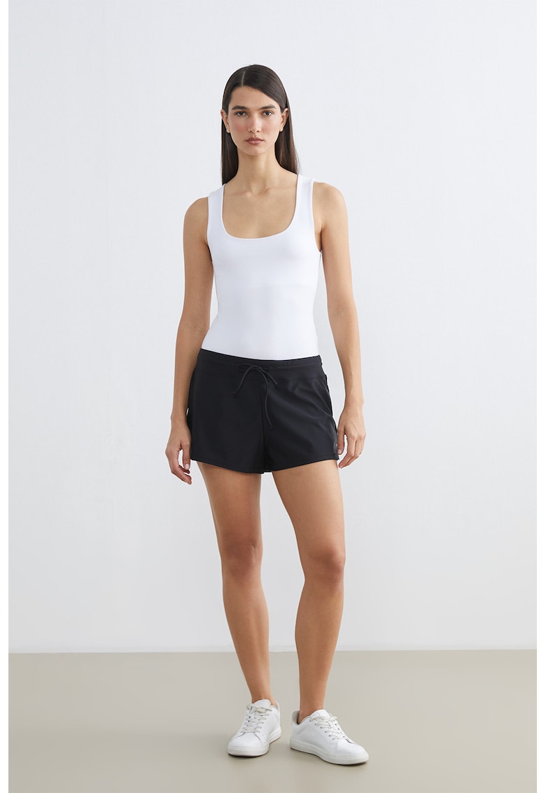 Pantaloni scurti cu captuseala incorporata si model uni - Negru