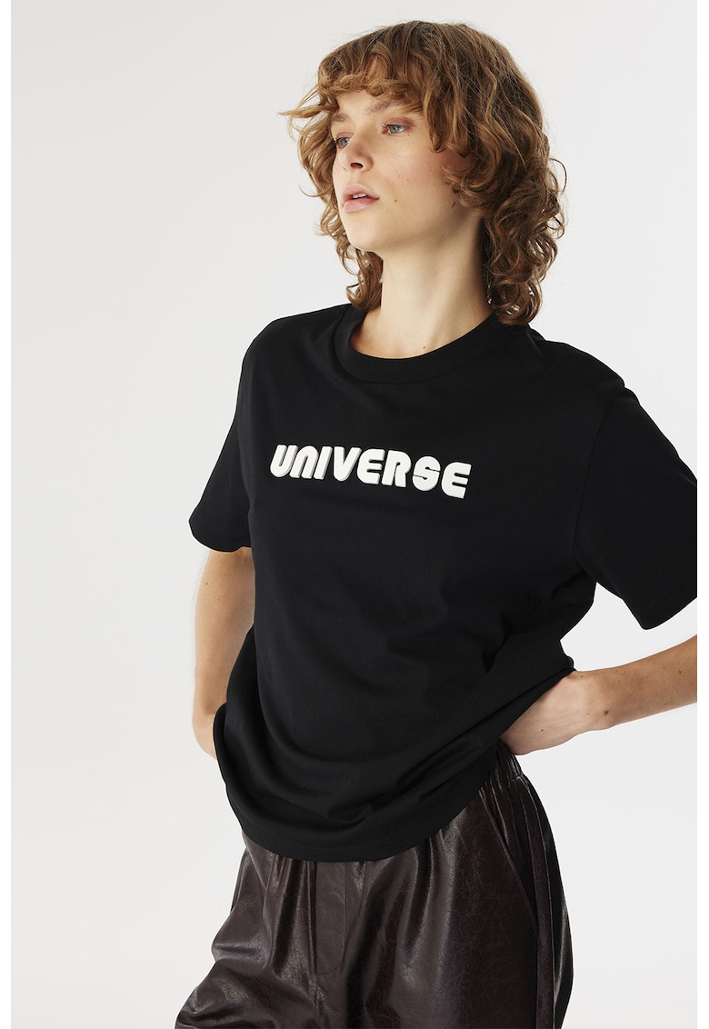 Tricou lejer cu text in relief - Alb/Negru